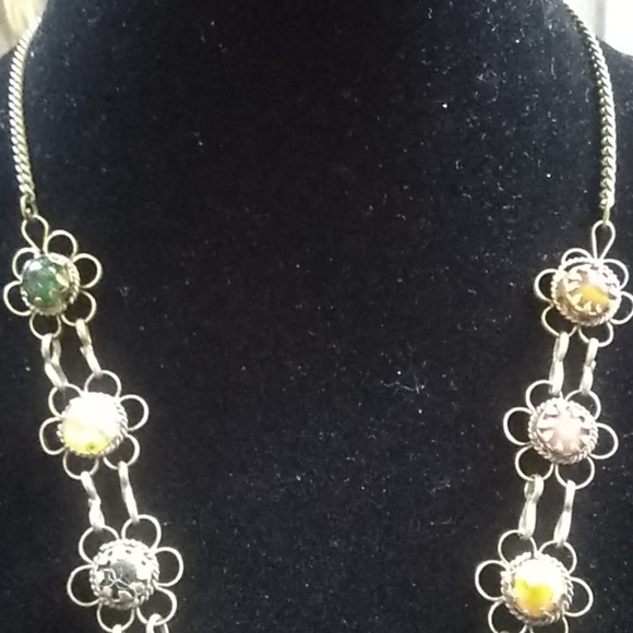 Multi Colored Jade Necklace. - Picture 4 of 8